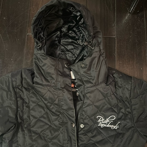 Ride Snowboards Women’s Jacket - Picture 2 of 10